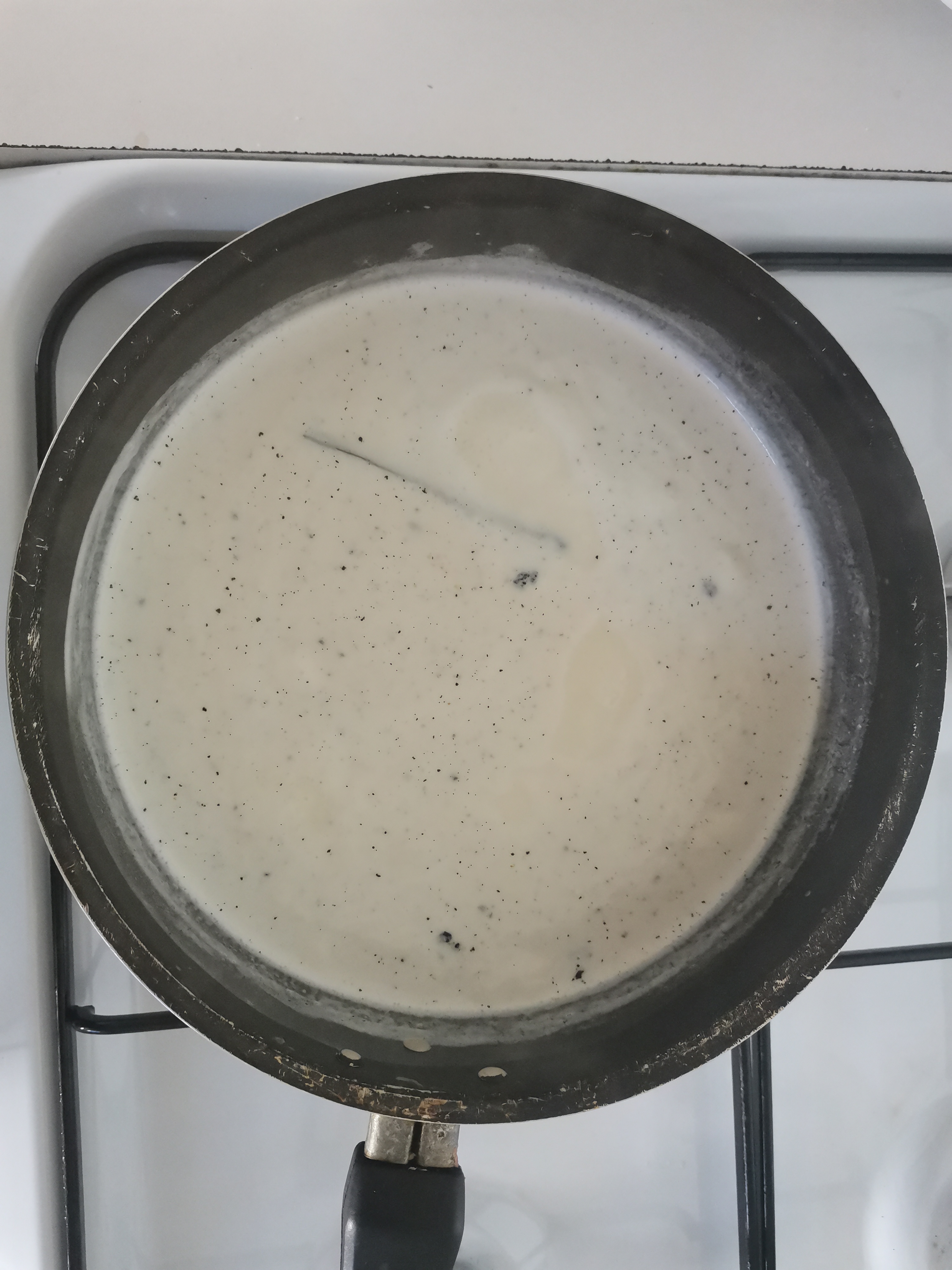 Mélanger le lait, la crème coco, le sucre et la vanille