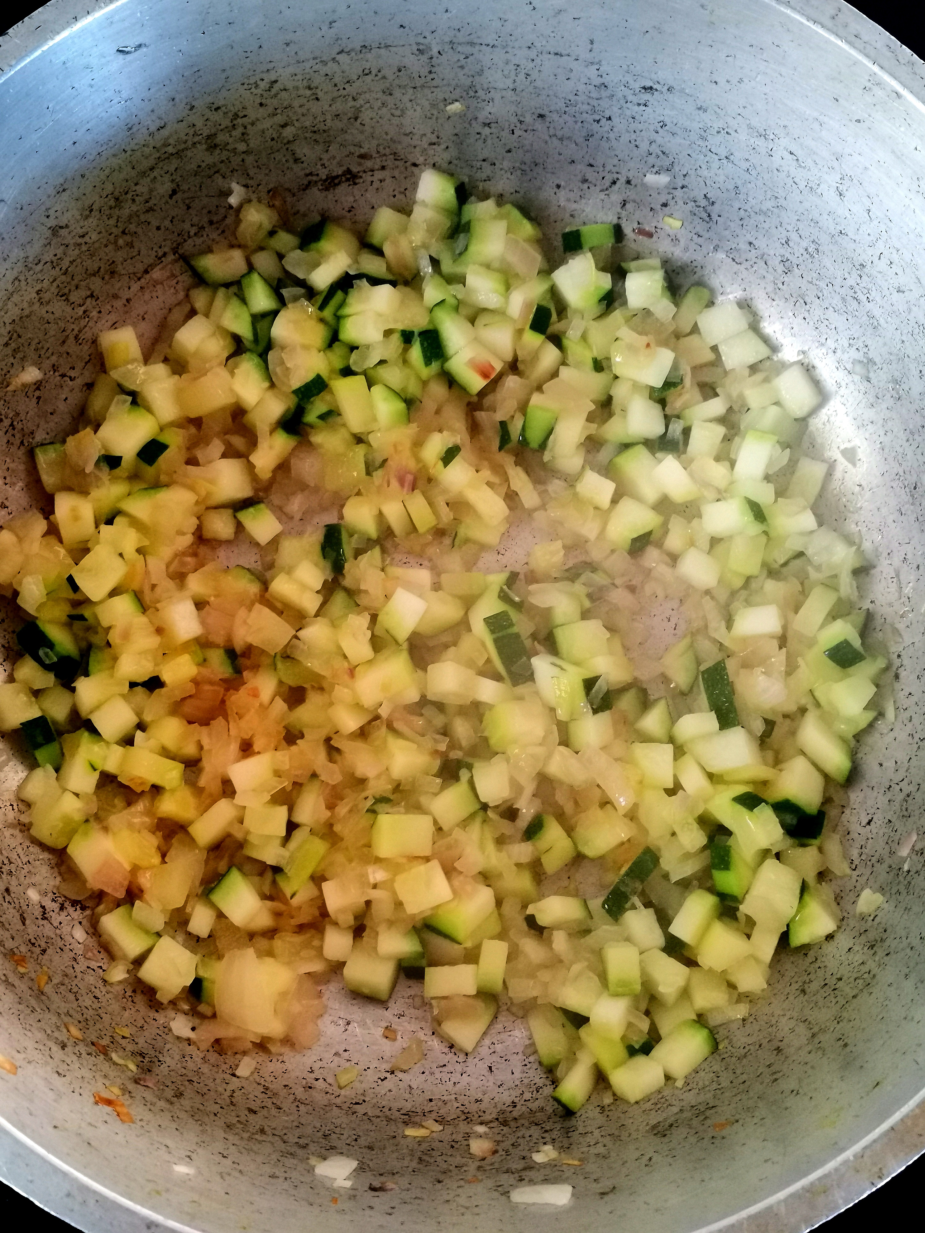 Riz pilaf aux courgettes et curcuma