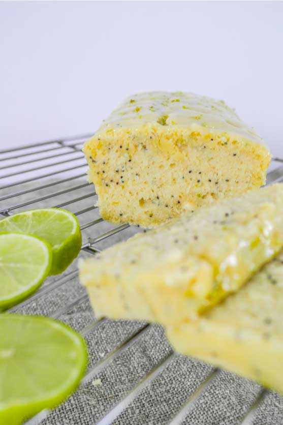 Cake au citron vert et graines de pavot