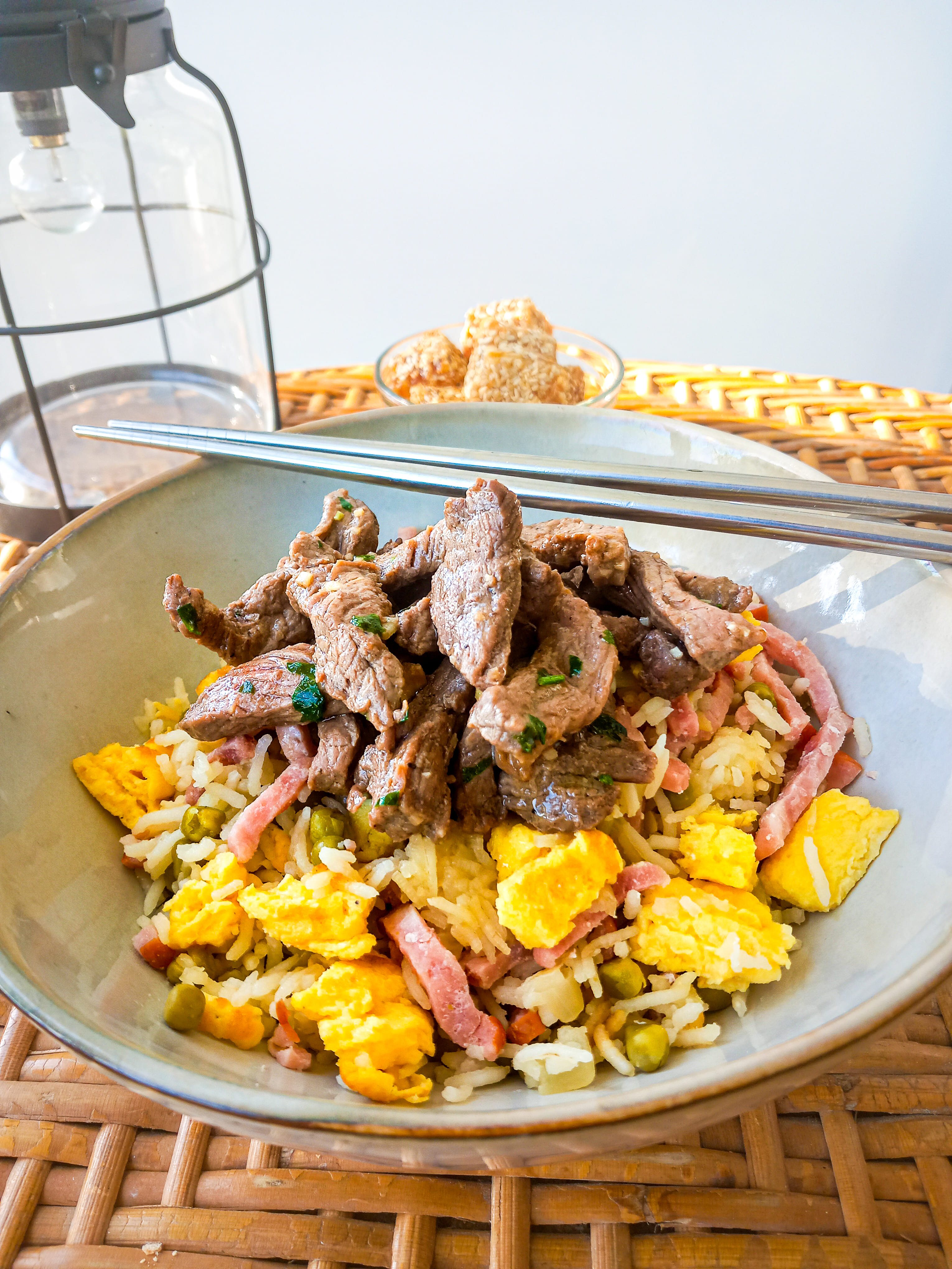 Riz cantonais et boeuf mariné